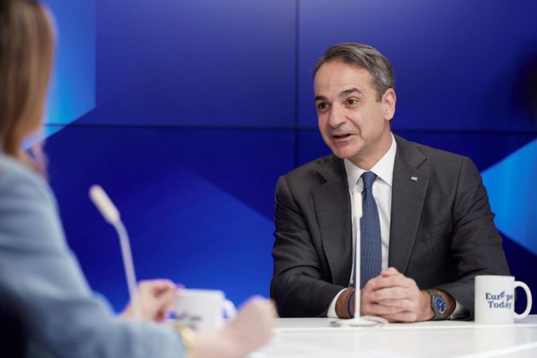 mitsotakis synenteuxi