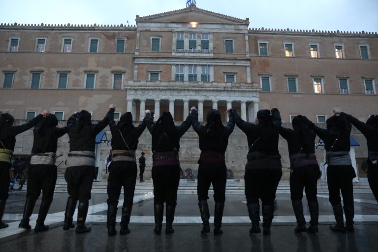 [387128] ΕΚΔΗΛΩΣΕΙΣ ΓΙΑ ΤΗΝ ΗΜΕΡΑ ΜΝΗΜΗΣ ΤΗΣ ΓΕΝΟΚΤΟΝΙΑΣ ΤΟΥ ΠΟΝΤΙΑΚΟΥ ΕΛΛΗΝΙΣΜΟΥ ΣΤΟ ΣΥΝΤΑΓΜΑ  (ΔΑΝΑΗ ΔΑΥΛΟΠΟΥΛΟΥ/EUROKINISSI)