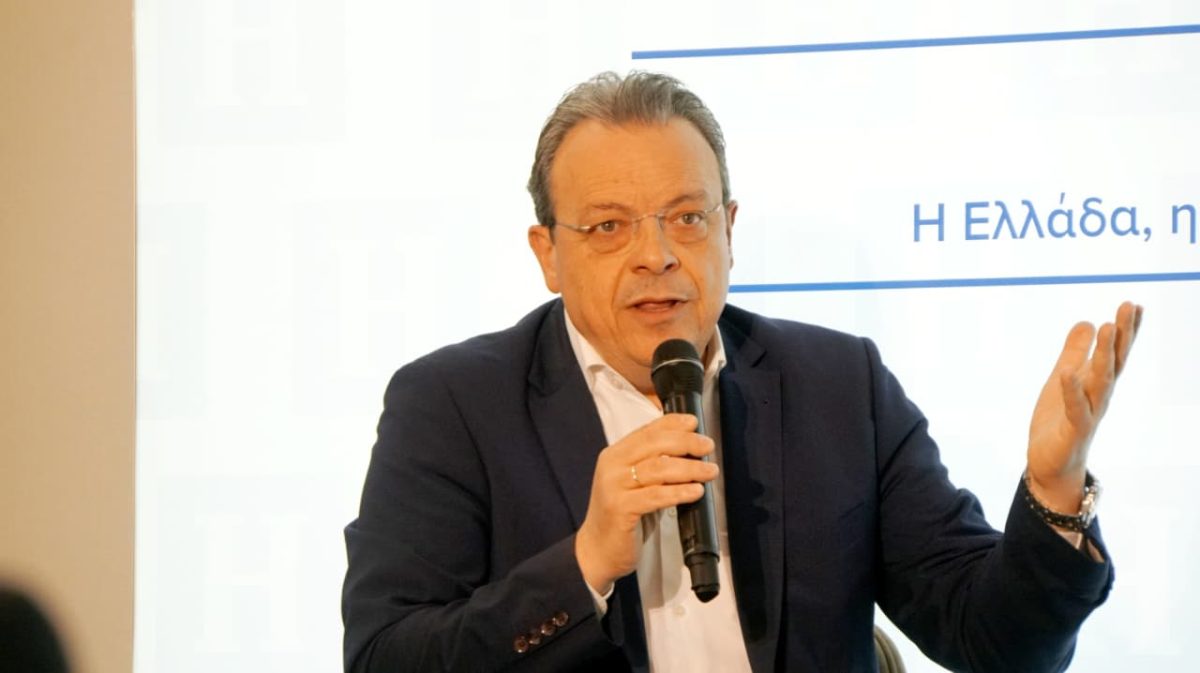 FAMELLOS SYNENTEYJI