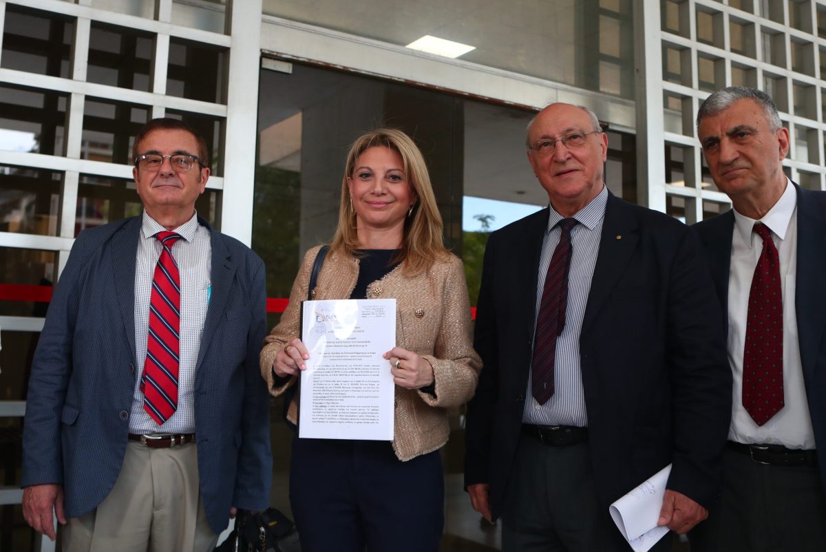 [387285] ΚΑΤΑΘΕΣΗ ΤΩΝ ΥΠΟΓΡΑΦΩΝ ΚΑΙ ΣΧΕΤΙΚΗΣ ΔΗΛΩΣΗΣ ΣΤΟΝ ΑΡΕΙΟ ΠΑΓΟ ΓΙΑ ΤΗΝ ΙΔΡΥΣΗ ΤΟΥ ΑΝΕΞΑΡΤΗΤΟΥ ΚΙΝΗΜΑΤΟΣ ΠΟΛΙΤΩΝ "ΕΛΠΙΔΑ ΓΙΑ ΤΗ ΔΗΜΟΚΡΑΤΙΑ" ΠΑΡΟΥΣΙΑ ΤΗΣ ΜΑΡΙΑΣ ΚΑΡΥΣΤΙΑΝΟΥ  (ΣΩΤΗΡΗΣ ΔΗΜΗΤΡΟΠΟΥΛΟΣ / EUROKINISSI)