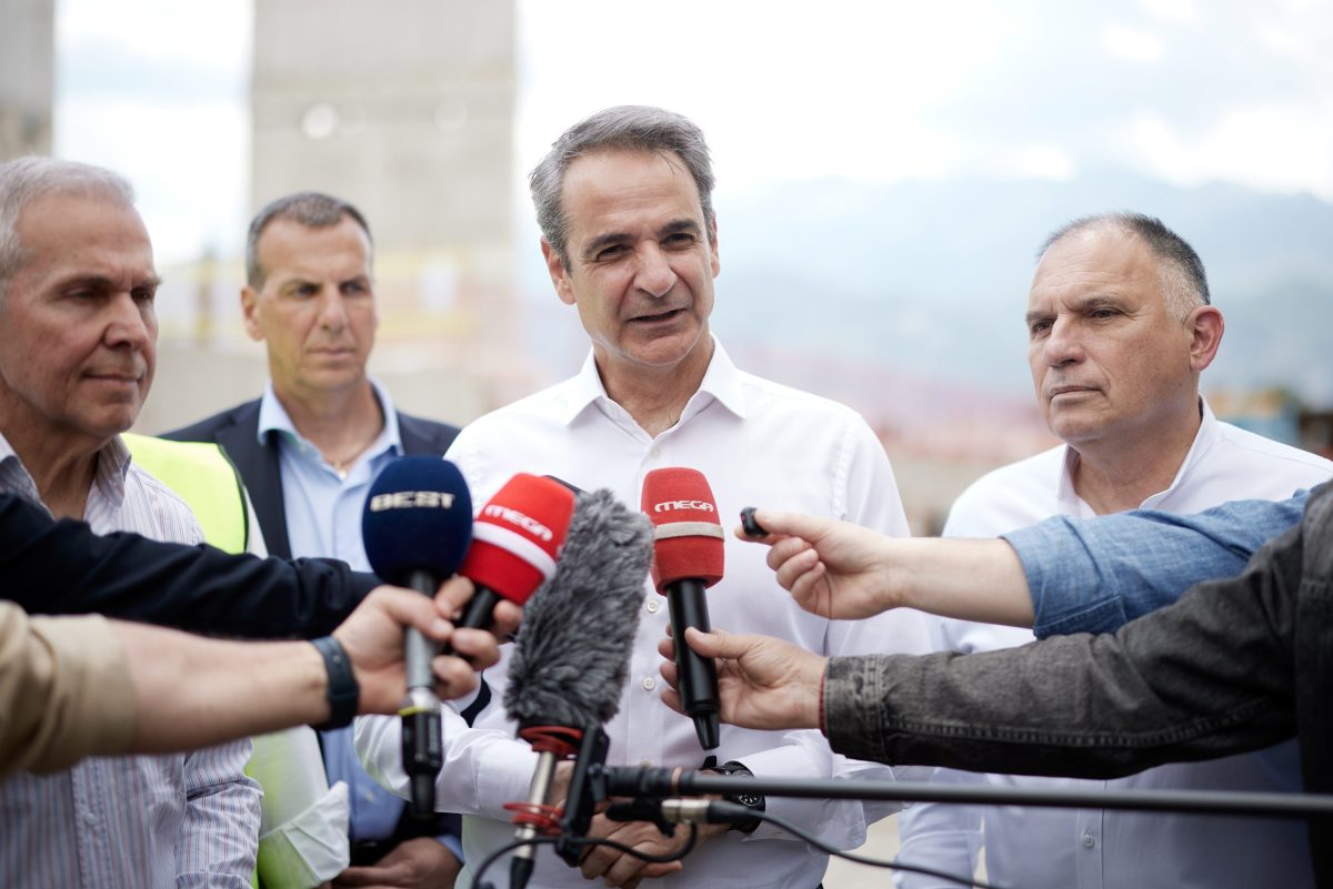 Μητσοτάκης από τη Σπάρτη: Τοξικότητα, οικονομία και νοσηλευτές στα βαρέα και ανθυγιεινά 🏛️