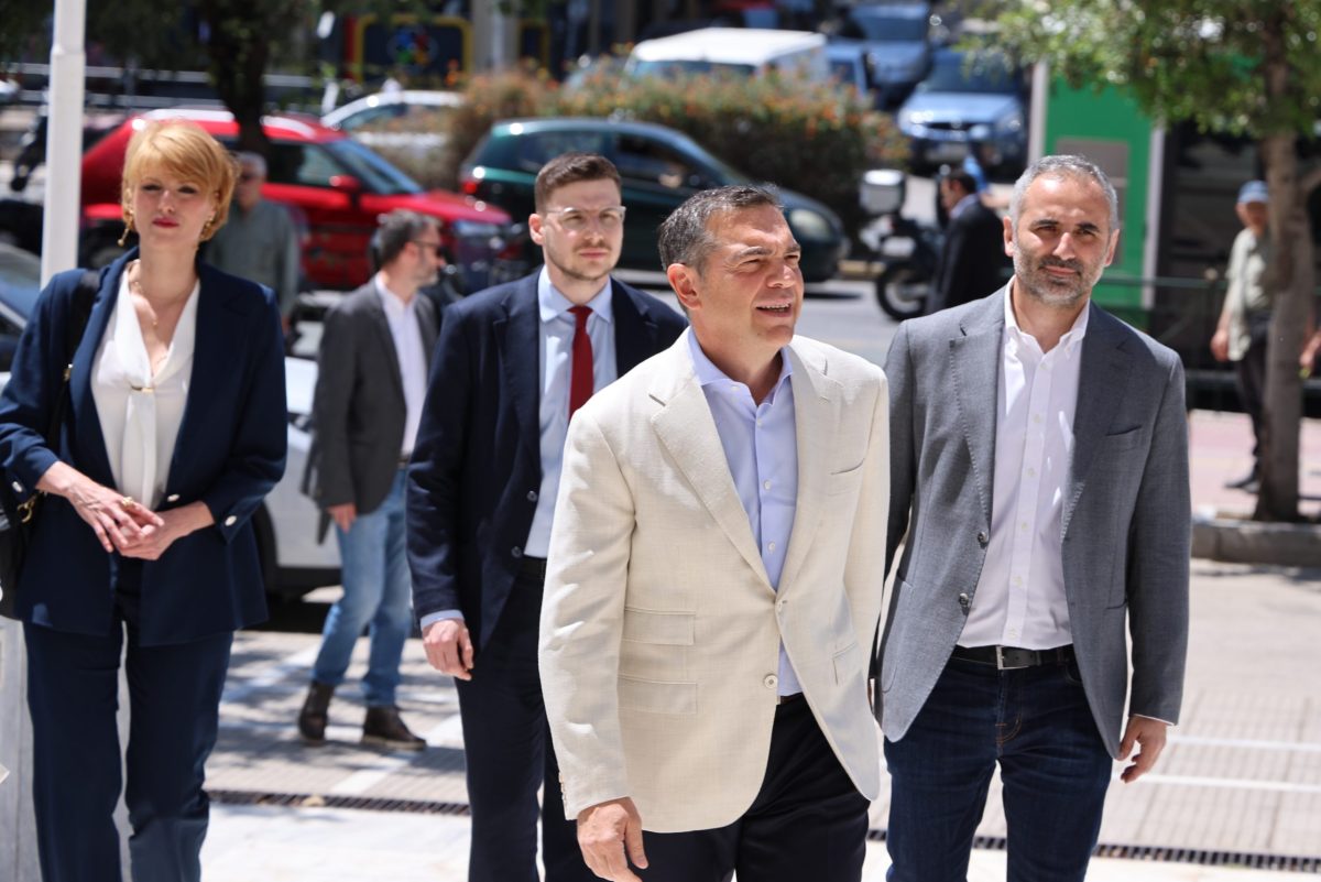 [387340] ΚΑΤΑΘΕΣΗ ΑΠΟ ΤΟΝ ΑΛΕΞΗ ΤΣΙΠΡΑ ΣΤΟΝ ΑΡΕΙΟ ΠΑΓΟ ΤΗΣ ΙΔΡΥΤΙΚΗΣ ΔΙΑΚΗΡΥΞΗΣ ΚΑΙ ΤΩΝ ΥΠΟΓΡΑΦΩΝ ΤΟΥ ΝΕΟΥ ΚΟΜΜΑΤΟΣ "ΕΛΛΗΝΙΚΗ ΑΡΙΣΤΕΡΗ ΣΥΜΠΑΡΑΤΑΞΗ" (ΕΛΑΣ)  (ΓΙΑΝΝΗΣ ΠΑΝΑΓΟΠΟΥΛΟΣ / EUROKINISSI)