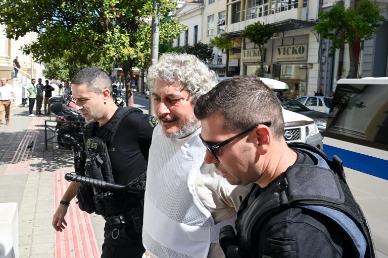 [387534] ΣΤΑ ΔΙΚΑΣΤΗΡΙΑ ΤΗΣ ΠΑΤΡΑΣ Ο 55ΧΡΟΝΟΣ ΕΛΛΗΝΟΑΥΣΤΡΑΛΟΣ ΚΑΤΑΖΗΤΟΥΜΕΝΟΣ ΤΗΣ ΙΝΤΕΡΠΟΛ ΓΙΑ ΔΟΛΟΦΟΝΙΑ ΟΜΟΓΕΝΗ ΣΤΗΝ ΑΥΣΤΡΑΛΙΑ  (ΑΝΔΡΕΑΣ ΑΛΕΞΟΠΟΥΛΟΣ / EUROKINISSI)