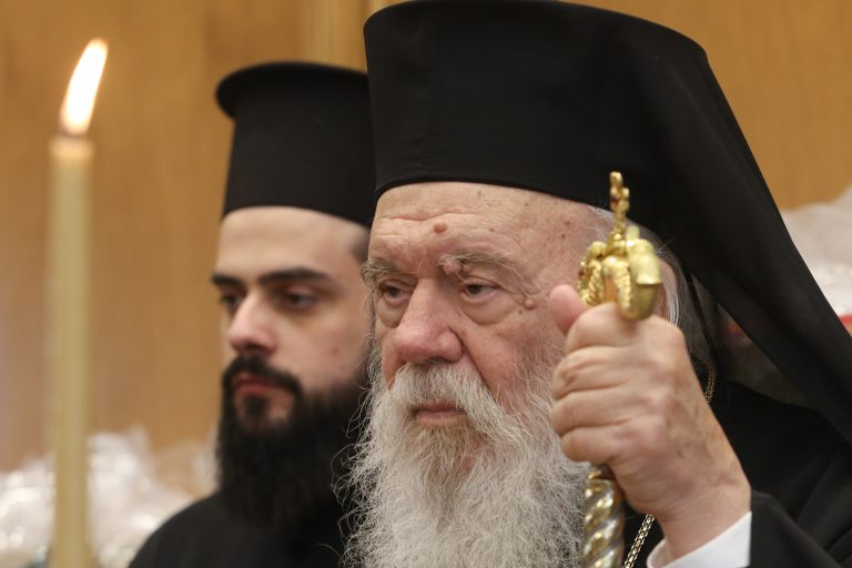 ΚΟΠΗ ΠΡΩΤΟΧΡΟΝΙΑΤΙΚΗΣ ΒΑΣΙΛΟΠΙΤΑΣ ΣΤΗΝ ΙΕΡΑ ΣΥΝΟΔΟ ΓΙΑ ΤΟ ΝΕΟ ΕΤΟΣ(ΧΡΗΣΤΟΣ ΜΠΟΝΗΣ//ΑΡΧΙΕΠΙΣΚΟΠΗ ΑΘΗΝΩΝ)