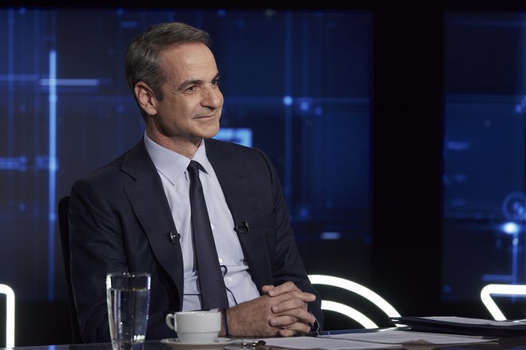 ΣΥΝΕΝΤΕΥΞΗ ΤΟΥ ΠΡΩΘΥΠΟΥΡΓΟΥ ΚΥΡΙΑΚΟΥ ΜΗΤΣΟΤΑΚΗ ΣΤΗΝ ΕΚΠΟΜΠΗ ΕΝΩΠΙΟΣ ΕΝΩΠΙΩ ΚΑΙ ΣΤΟΝ ΔΗΜΟΣΙΟΓΡΑΦΟ Ν.ΧΑΤΖΗΝΙΚΟΛΑΟΥ  (ΔΗΜΗΤΡΗΣ ΠΑΠΑΜΗΤΣΟΣ/ Γ.Τ ΠΡΩΘΥΠΟΥΡΓΟΥ/EUROKINISSI)