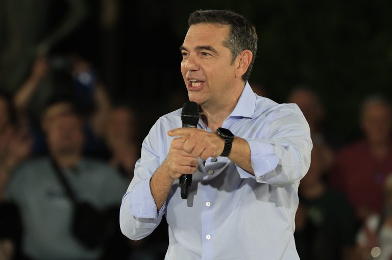 [387701] ΟΜΙΛΙΑ ΤΟΥ ΠΡΟΕΔΡΟΥ ΤΗΣ ΕΛ.Α.Σ. ΑΛΕΞΗ ΤΣΙΠΡΑ ΣΕ ΕΚΔΗΛΩΣΗ ΣΤΗ ΝΙΚΑΙΑ ΜΕ ΘΕΜΑ "ΤΩΡΑ ΜΙΛΑΜΕ"   (ΓΙΩΡΓΟΣ ΚΟΝΤΑΡΙΝΗΣ / EUROKINISSI)