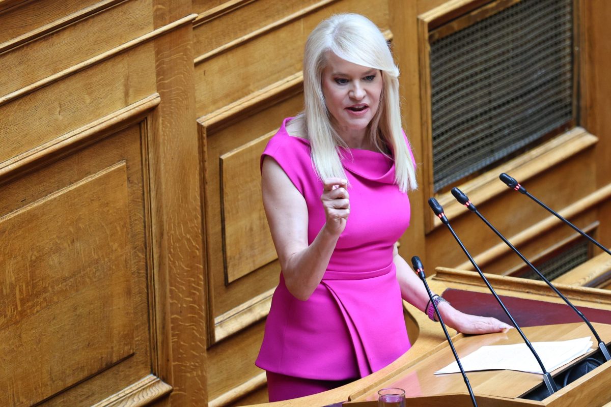 [387578] ΣΥΖΗΤΗΣΗ ΣΤΗΝ ΟΛΟΜΕΛΕΙΑ ΤΗΣ ΒΟΥΛΗΣ ΓΙΑ ΤΟΝ ΟΡΙΣΜΟ ΠΡΟΘΕΣΜΙΑΣ ΥΠΟΒΟΛΗΣ ΤΗΣ ΕΚΘΕΣΗΣ ΤΗΣ ΕΠΙΤΡΟΠΗΣ ΓΙΑ ΤΗΝ ΑΝΑΘΕΩΡΗΣΗ ΤΟΥ ΣΥΝΤΑΓΜΑΤΟΣ (ΓΙΑΝΝΗΣ ΠΑΝΑΓΟΠΟΥΛΟΣ/EUROKINISSI)