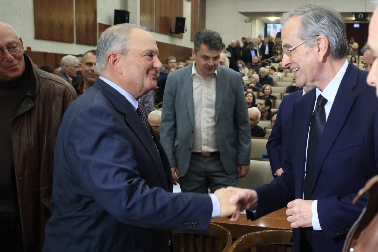 [385901] ΠΑΡΟΥΣΙΑΣΗ ΤΟΥ ΒΙΒΛΙΟΥ ΤΟΥ ΚΑΘΗΓΗΤΗ ΓΕΩΠΟΛΙΤΙΚΗΣ ΙΩΑΝΝΗ ΜΑΖΗ "ΤΟΥ ΛΟΓΟΥ ΤΟ ΑΛΗΘΕΣ ΚΑΙ ΜΕΤΑ ΛΟΓΟΥ ΓΝΩΣΕΩΣ - ΕΠΙΛΕΓΜΕΝΑ ΓΕΩΠΟΛΙΤΙΚΑ ΥΠΟΔΕΙΓΜΑΤΑ ΔΙΑ ΤΗΣ ΣΥΣΤΗΜΙΚΗΣ ΓΕΩΠΟΛΙΤΙΚΗΣ ΑΝΑΛΥΣΗΣ" (ΓΙΩΡΓΟΣ ΚΟΝΤΑΡΙΝΗΣ/EUROKINISSI)