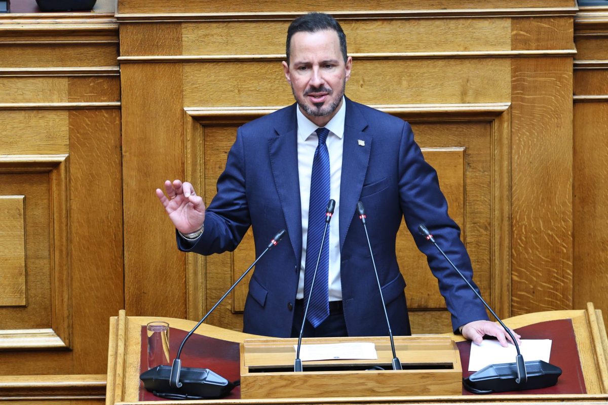 [387578] ΣΥΖΗΤΗΣΗ ΣΤΗΝ ΟΛΟΜΕΛΕΙΑ ΤΗΣ ΒΟΥΛΗΣ ΓΙΑ ΤΟΝ ΟΡΙΣΜΟ ΠΡΟΘΕΣΜΙΑΣ ΥΠΟΒΟΛΗΣ ΤΗΣ ΕΚΘΕΣΗΣ ΤΗΣ ΕΠΙΤΡΟΠΗΣ ΓΙΑ ΤΗΝ ΑΝΑΘΕΩΡΗΣΗ ΤΟΥ ΣΥΝΤΑΓΜΑΤΟΣ (ΓΙΑΝΝΗΣ ΠΑΝΑΓΟΠΟΥΛΟΣ/EUROKINISSI)