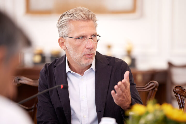 ΠΑΡΟΥΣΙΑΣΗ THΣ ΠΛΑΤΦΟΡΜΑΣ ΓΙΑ ΤΗΝ ΠΡΟΣΒΑΣΙΜΟΤΗΤΑ ΤΩΝ ΑΜΕΑ ΣΕ ΣΥΣΚΕΨΗ ΥΠΟ ΤΟΝ ΠΡΩΘΥΠΟΥΡΓΟ ΚΥΡΙΑΚΟ ΜΗΤΣΟΤΑΚΗ  (ΔΗΜΗΤΡΗΣ ΠΑΠΑΜΗΤΣΟΣ/ΓΡΑΦΕΙΟ ΤΥΠΟΥ ΠΡΩΘΥΠΟΥΡΓΟΥ/EUROKINISSI)