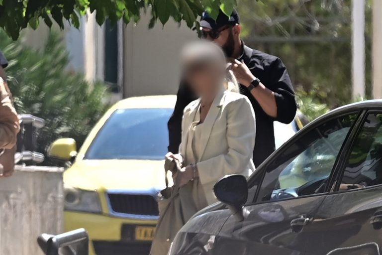[389550] ΣΤΑ ΔΙΚΑΣΤΗΡΙΑ ΟΙ ΔΥΟ ΓΙΑΤΡΟΙ ΠΟΥ ΚΑΤΗΓΟΡΟΥΝΤΑΙ ΓΙΑ ΤΟΝ ΘΑΝΑΤΟ ΤΟΥ ΓΙΩΡΓΟΥ ΜΑΖΩΝΑΚΗ(ΜΙΧΑΛΗΣ ΚΑΡΑΓΙΑΝΝΗΣ/EUROKINISSI)