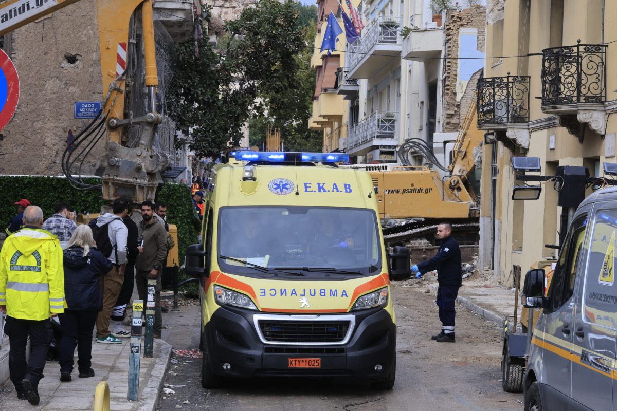 [389796] ΕΚΡΗΞΗ ΣΤΗΝ ΟΔΟ ΛΥΣΙΚΡΑΤΟΥΣ ΣΤΗΝ ΠΛΑΚΑ - ΔΕΥΤΕΡΗ ΜΕΡΑ ΕΡΕΥΝΩΝ ΚΑΙ ΕΠΙΧΕΙΡΗΣΕΩΝ ΣΤΟ ΣΗΜΕΙΟ(ΓΙΩΡΓΟΣ ΚΟΝΤΑΡΙΝΗΣ/EUROKINISSI)