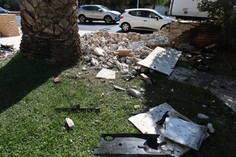 [389614] ΤΡΟΧΑΙΟ ΣΤΗΝ ΛΕΩΦΟΡΟ ΠΟΣΕΙΔΩΝΟΣ ΤΑ ΞΗΜΕΡΩΜΑΤΑ -ΤΡΕΙΣ ΝΕΚΡΟΙ (ΓΙΑΝΝΗΣ ΠΑΝΑΓΟΠΟΥΛΟΣ/EUROKINISSI)